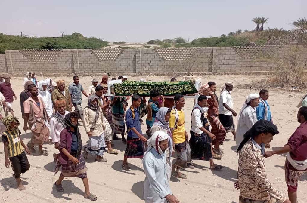 أبناء مديرية أحور يشيعون جثمان  فقيد الوطن ناصر صالح الشظف بموكب جنائزي مُهيب