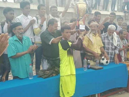 بحضور مدير عام خنفر المحامي مازن  اليوسفي.. ثانوية باتيس للبنين تختتم نشاطها الرياضي وتتوج بطل الدوري الداخلي لكرة القدم