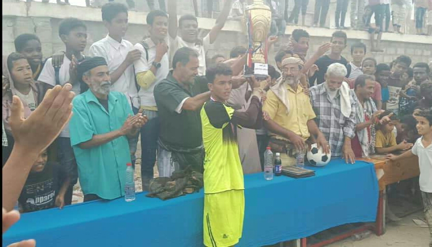بحضور مدير عام خنفر المحامي مازن  اليوسفي.. ثانوية باتيس للبنين تختتم نشاطها الرياضي وتتوج بطل الدوري الداخلي لكرة القدم