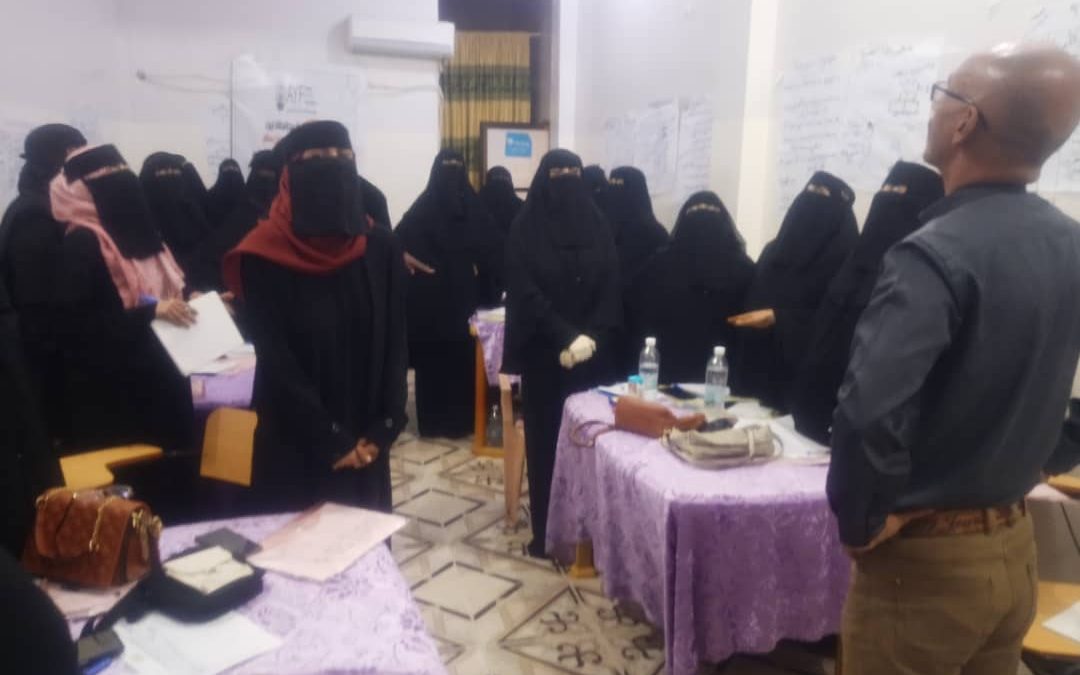 مدير عام مكتب الشؤون الاجتماعية والعمل يختتم  المرحلة الثالثة  لبرنامج بناء القدرات لدوائر المرأة والطفل لمنظمات المجتمع المدني في محافظة أبين