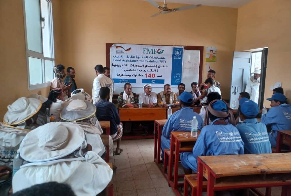 مدير عام مديرية المسيمير يحضر الحفل الختامي لمشروع المساعدات الغذائية مقابل التدريب