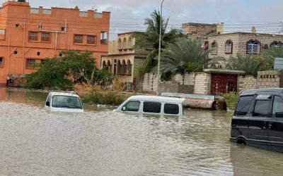 الأمطار تحاصر عشرات البيوت بمدينة الشحر  والسلطة ترفع نداء استغاثة
