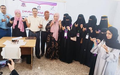 كلية التربية عدن تختتم دورة تدريبية للغة الإشارة من طلاب قسم علم الاجتماع والإرشاد التربوي