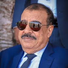 اللواء بن بريك يُعزي الدكتور فضل الربيعي  في وفاة أبن عمه
