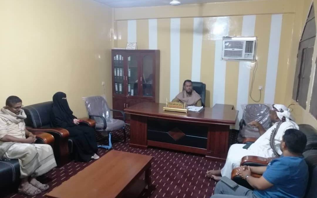 مدير عام مديرية  خنفر “اليوسفي” يلتقي بفريق منظمة كير العالمية