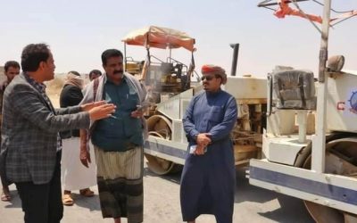 وكلاء محافظة شبوة يطلعون على سير أعمال السفلتة في شوارع المدينة الرياضية بمدينة عتق