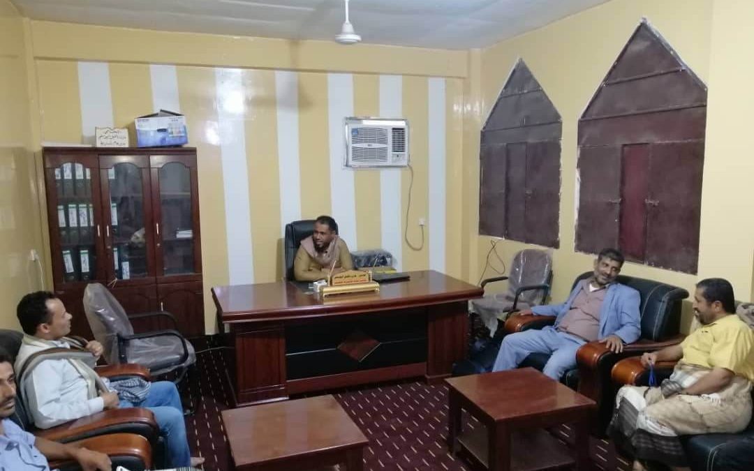 مدير عام خنفر اليوسفي يستقبل مهندسي الربط الآلي لمركز الإصدار  بمكتب الأحوال المدنية بالمديرية