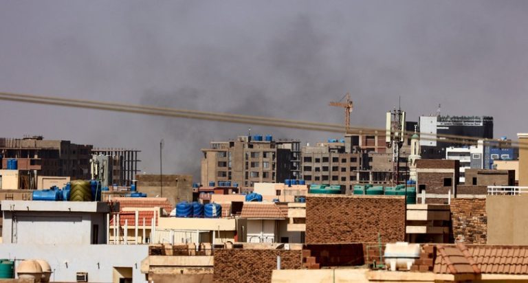 معارك السودان.. قصف جوي على أم درمان وتحذير أوروبي من “فاغنر”
