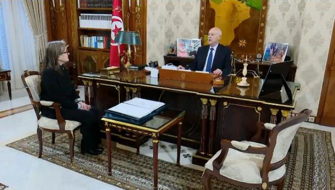 الرئيس التونسي يفند شائعات مرضه ويطالب بمحاكمة دعاة الانقلاب