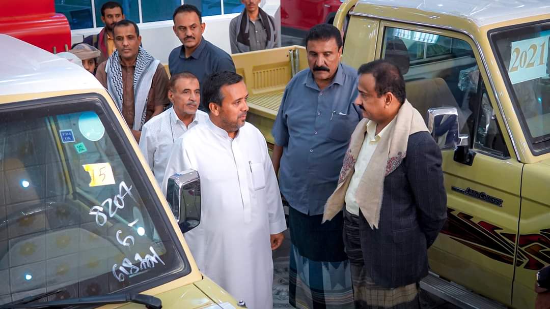 محافظ شبوة ابن الوزير يزور أحد المشاريع الاستثمارية بمدينة عتق ويرحب بالمشاريع الاستثمارات بالمحافظة