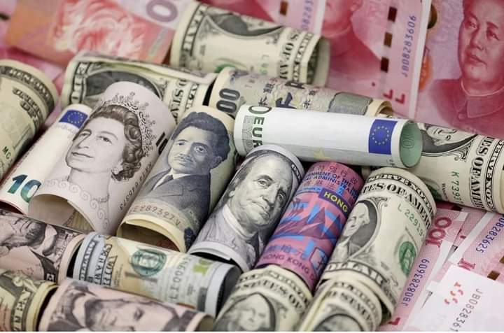 العملات غير الاحتياطية تسحب البساط من الدولار