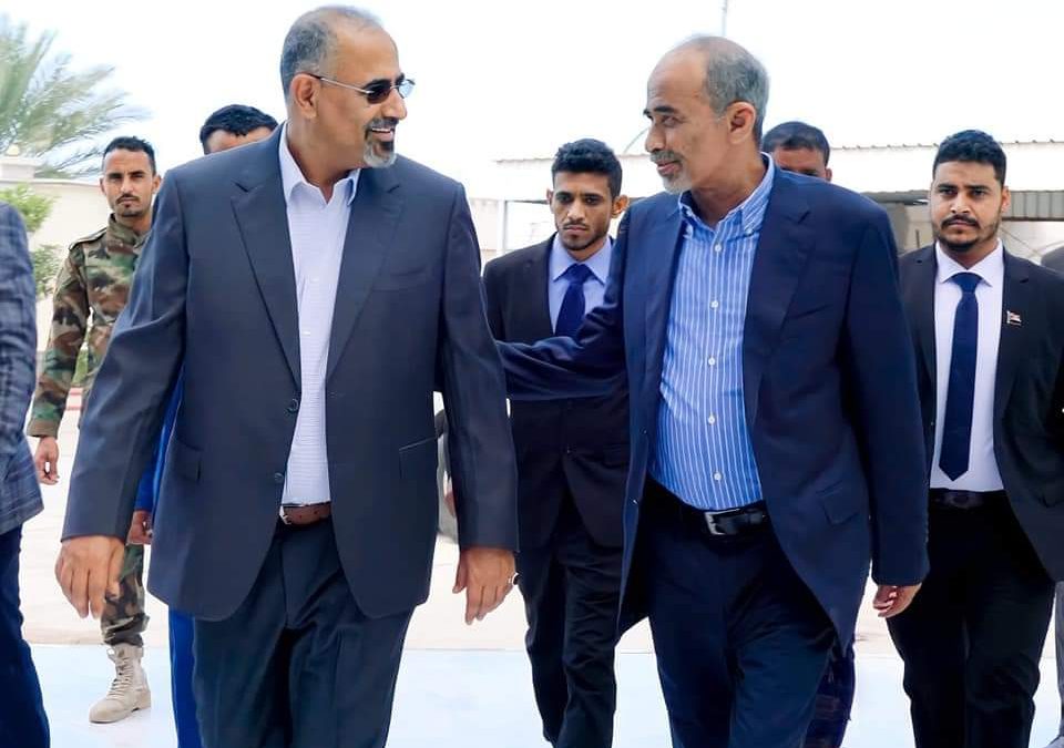 الرئيس القائد عيدروس الزُبيدي يستقبل وزير الدفاع الأسبق اللواء محمود الصبيحي