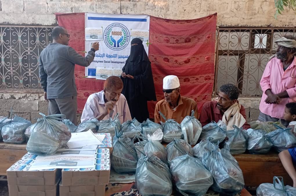 جمعية المسيمير التنموية توزع (150) وجبة إفطار صائم وعشاء للاسر الاشد فقرا في المنطقة