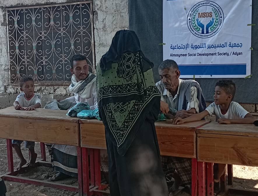 جمعية المسيمير التنموية تدشن مشروع توزيع كسوة العيد للأسر الأشد فقرا واحتياجآ في المنطقة