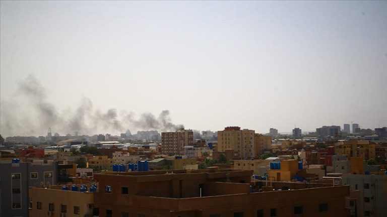 انفجارات عنيفة واشتباكات مسلحة بمحيط القصر الرئاسي في الخرطوم