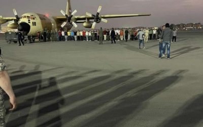 وصول دفعة من الجنود المصريين المحتجزين بالسودان لمطار القاهرة