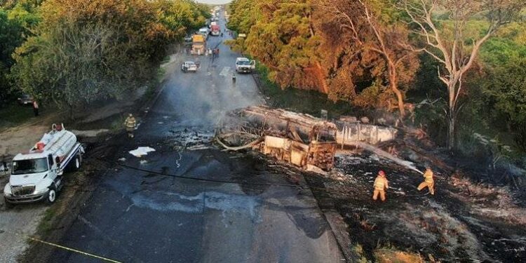 18 قتيلاً جراء تدهور حافلة غرب المكسيك
