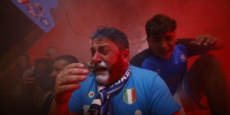 اللقب هدية لروح مارادونا.. نابولي بطل إيطاليا بعد 33 عاماً