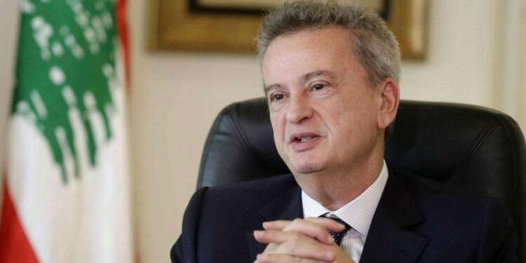 مسؤول لبناني يطالب باستقالة رياض سلامة.. والأخير: سأستقيل بحكم قضائي