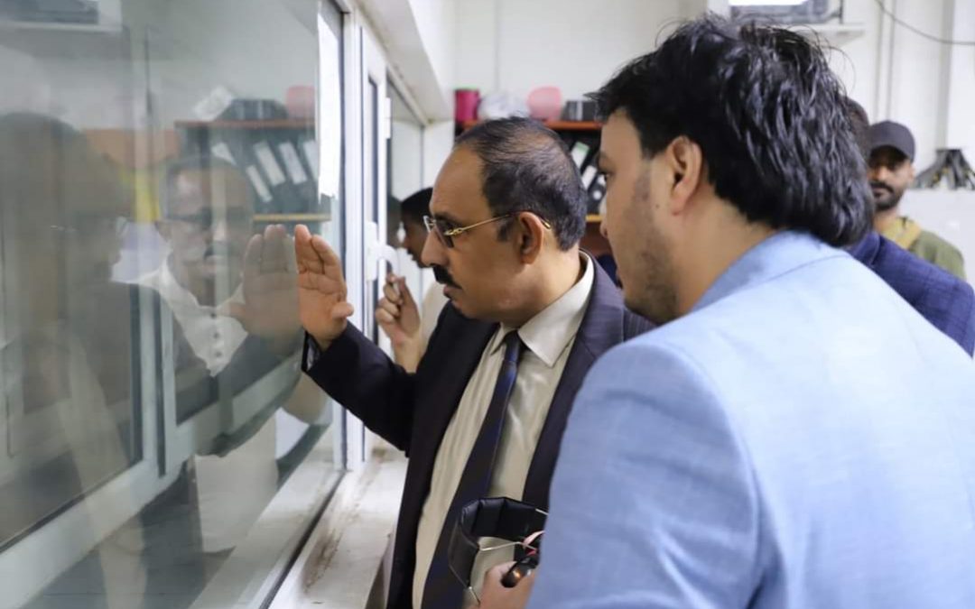 وزير الكهرباء ومحافظ حضرموت يقفان أمام أوضاع التوليد وجهود تعزيز الخدمة ويتفقدان محطتي الريان وشركة حضرموت لتوليد الطاقة