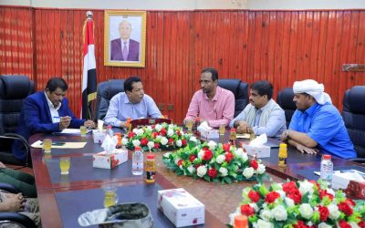 محافظ المهرة يترأس اجتماعا مشتركا للسلطة المحلية والأمنية وهيئة المصائد ويوجه بتتبع العابثين بالثروة السمكية