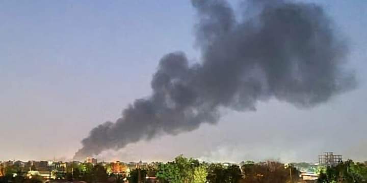السودان.. قتال في الخرطوم ووسطاء يسعون لإنهاء الصراع
