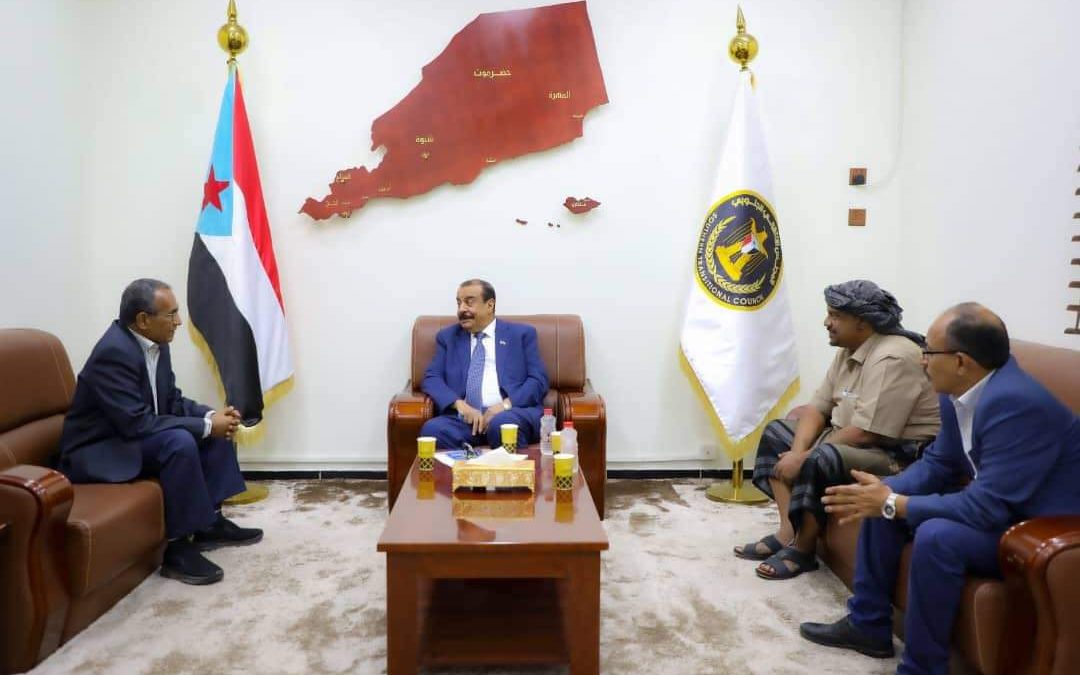 اللواء بن بريك يلتقي رئيس اللجنة التنفيذية للمؤتمر الجنوبي الأول (مؤتمر القاهرة)