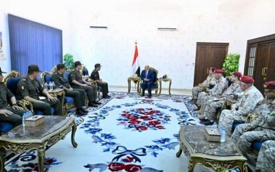 رئيس مجلس القيادة الرئاسي يستقبل في عدن وفداً عسكرياً مصرياً رفيع المستوى