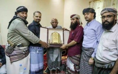 بتوجيهات من النائب المحرمي .. وفد من قيادات ألوية العمالقة الجنوبية يزور اللواء فيصل رجب