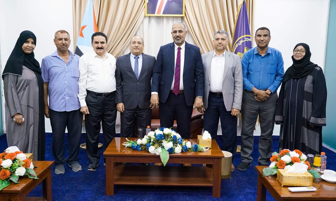 الرئيس القائد عيدروس الزُبيدي يلتقي اللجنة التحضيرية للمؤتمر الشعبي العام الجنوبي