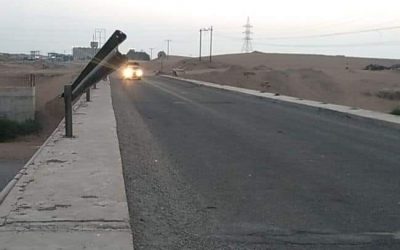 سياج حديدي بجسر الحسيني بلحج يهدد سلامة عبور المركبات