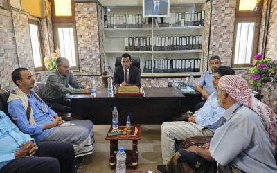 الوكيل لمروق يناقش مع إدارة صندوق التحسين والمجلس المحلي بعتق أبرز التحديات التي تواجهه وتنفيذ خطة نشاط الصندوق.