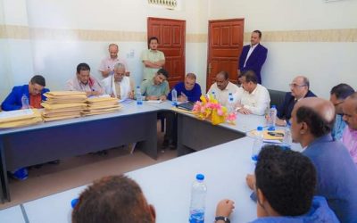 برئاسة المحافظ ابن الوزير.. لجنة المناقصات تحيل عطاءات تنفيذ ثلاثة مشاريع في قطاعي التعليم والطرقات للجنة التحليل