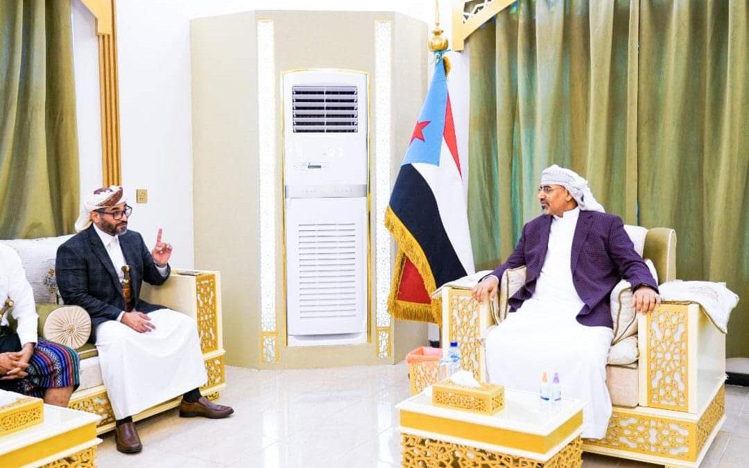 الرئيس القائد عيدروس الزُبيدي يستقبل السلطان إسكندر آل هرهرة