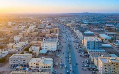 المحافظ ابن الوزير يوجه لجنة الخدمات وتحسين المدينة بإعداد برنامج التأهيل الحضري لمدينة عتق.