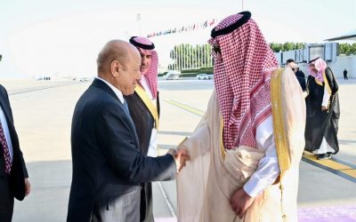 رئيس مجلس القيادة الرئاسي يصل جدة للمشاركة في أعمال مؤتمر القمة العربية