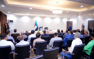 الرئيس القائد عيدروس الزُبيدي يترأس اجتماعا مشتركا للهيئة التنفيذية لانتقالي حضرموت والهيئة المساعدة لشؤون الوادي والصحراء ومنسقية جامعة حضرموت