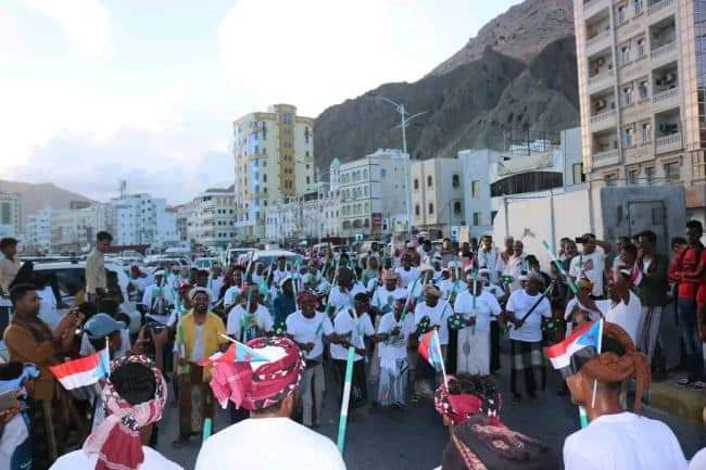 المكلا تشهد احتفالات شعبية احتفاءً بزيارة الرئيس القائد عيدروس الزُبيدي لحضرموت واحياءً للذكرى الـ29 لإعلان فك الارتباط