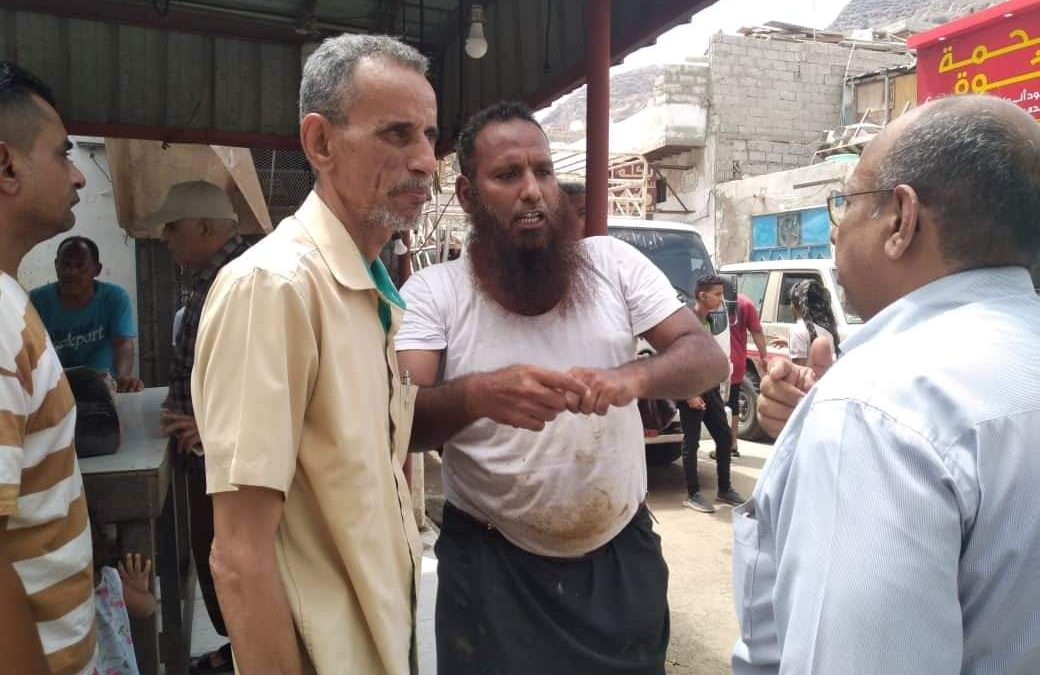 السلطة المحلية بمديرية المعلا تستجيب لشكاوي المواطنين وتنفذ حملة بضبط اسعار الاسماك