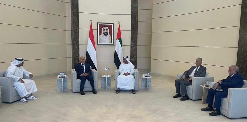 رئيس مجلس القيادة الرئاسي يصل أبوظبي