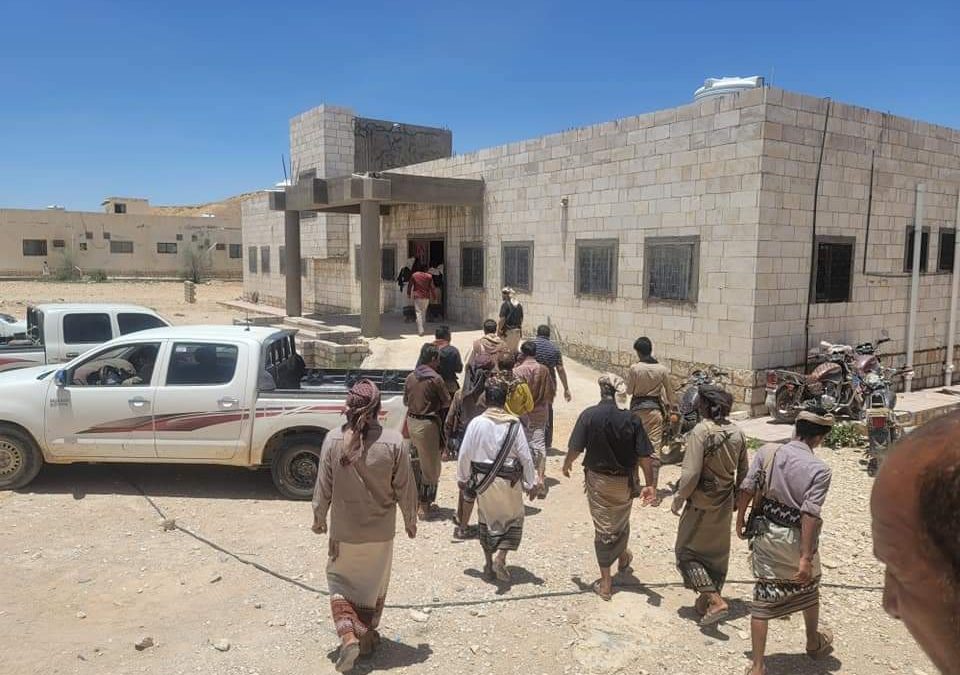 بتوجيهات المحافظ ابن الوزير… مدراء الصحة والإعلام بالمحافظة يتفقدون الأوضاع في مديرية الطلح