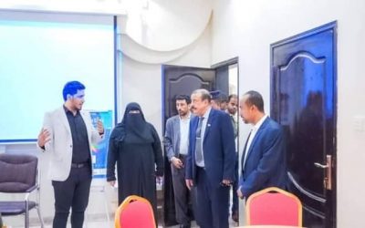 اللواء بن بريك يطّلع على جهود مؤسسة وطن للتنمية والتدريب