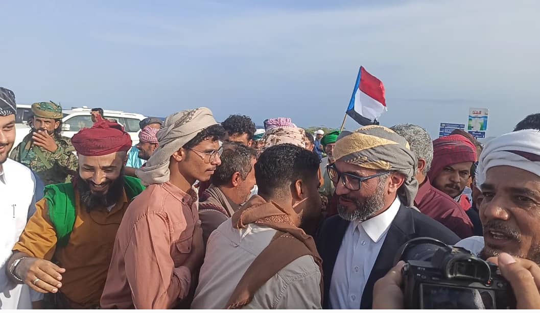 السلطان إسكندر بن هرهرة يزور حضرموت تلبية لدعوة تلقاها من آل الشيخ علي بن هرهرة حضرموت..