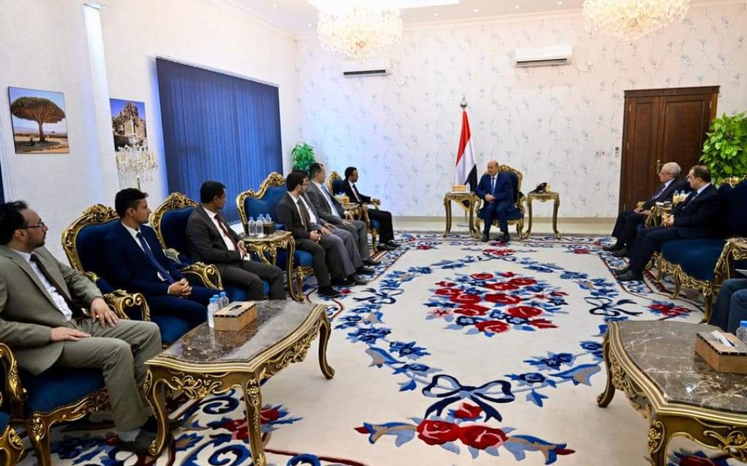 الرئيس يستقبل الصحفيين المفرج عنهم ويشدد على دور الصحافة الوطنية في الدفاع عن الحقوق والحريات