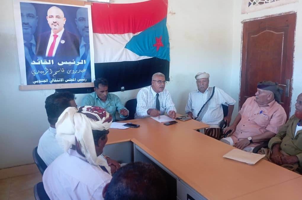 رئيس الإدارة التنظيمية ورئيس الإدارة السياسية بانتقالي أبين يلتقون برؤساء مراكز انتقالي أحور