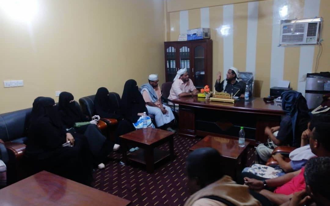 مدير عام  خنفر “اليوسفي” يستمع لهموم  المعلمين المتعاقدين بالمديرية