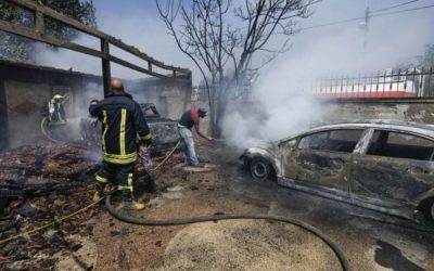 400 مستوطن يهاجمون بلدة فلسطينية ويحرقون منازل ومركبات