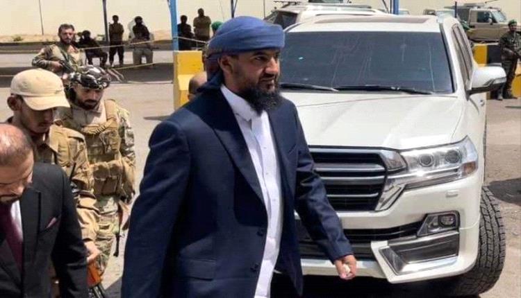 نائب رئيس مجلس القيادة المحرمي يهاجم أداء رئيس الحكومه