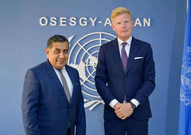المبعوث الأممي ووزير الدولة البريطاني يبحثان قضية السلام في اليمن