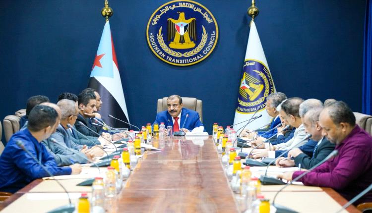 رئاسة الانتقالي تبعث تحذير لحكومة معين عبدالملك وللرئاسة